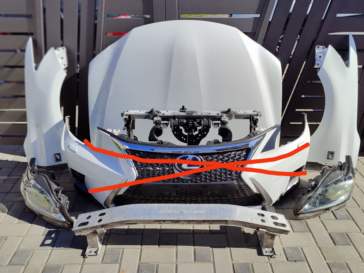 Lexus CT200h Запчасти foto 0