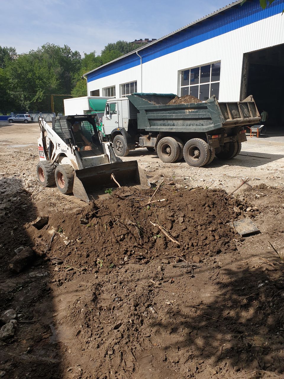 Servicii bobcat kamaz, buldoexcavator demolare  si evacuare excavator,вывоз стороительного мусора foto 2