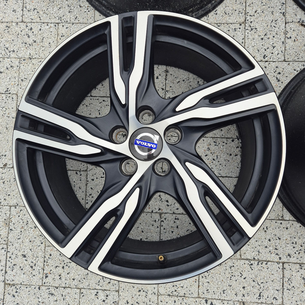 Jante volvo originale R18 model ixion 4 Rdesign foto 1