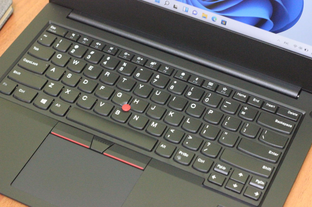 Lenovo ThinkPad E490 IPS (Core i5 8265u/8Gb DDR4/256Gb NVMe SSD/14.1" FHD IPS) foto 4