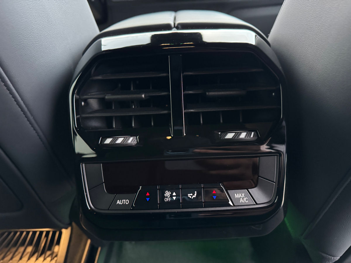 BMW iX фото 14