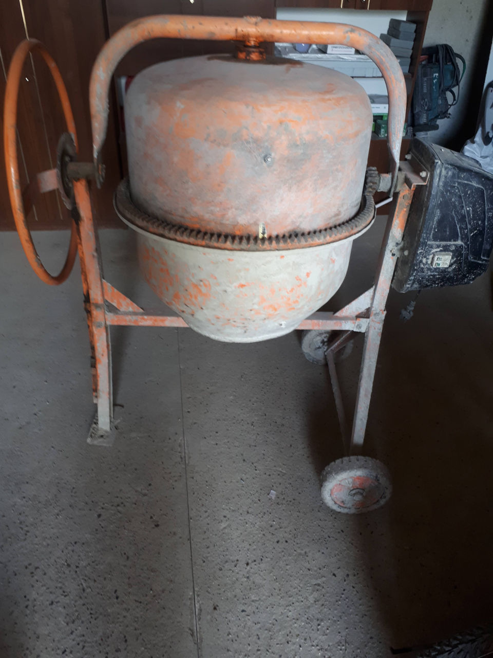 Bitonera  230 litre chirie. foto 2