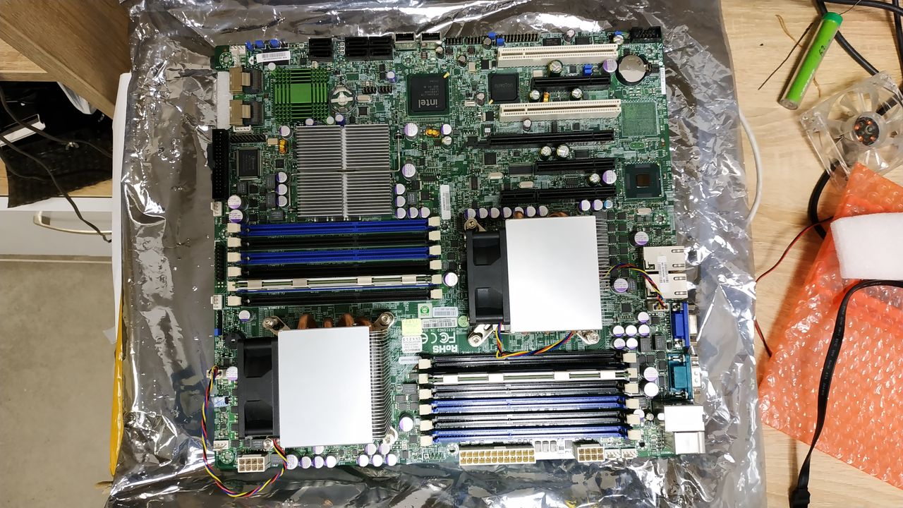 Supermicro X8DT3-F | 2 x Intel Xeon X5670 | 2 x Samsung 8 GB RAM ECC ...