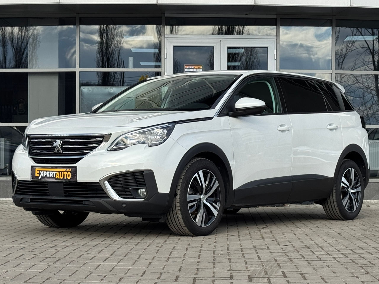 Peugeot 5008 — fotografia principală