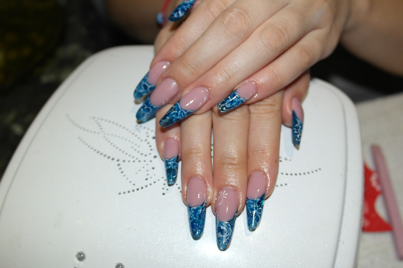 ногти на новый год нарощенные длинные. выкладной френч новогодний дизайн. новогодние ногти выкладной френч. новогодний черный френч. зимний маникюр аквариум.