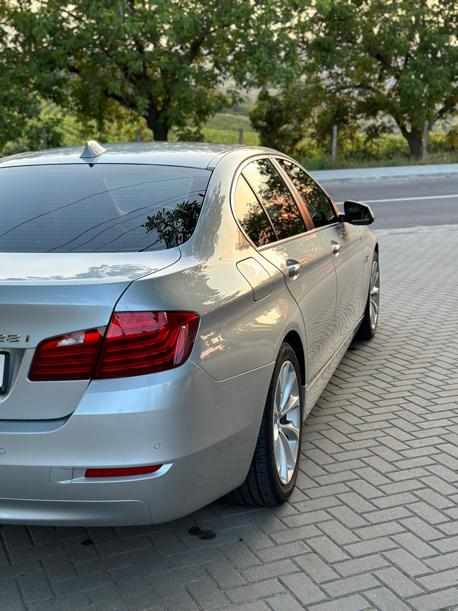 BMW 5 Series foto 4