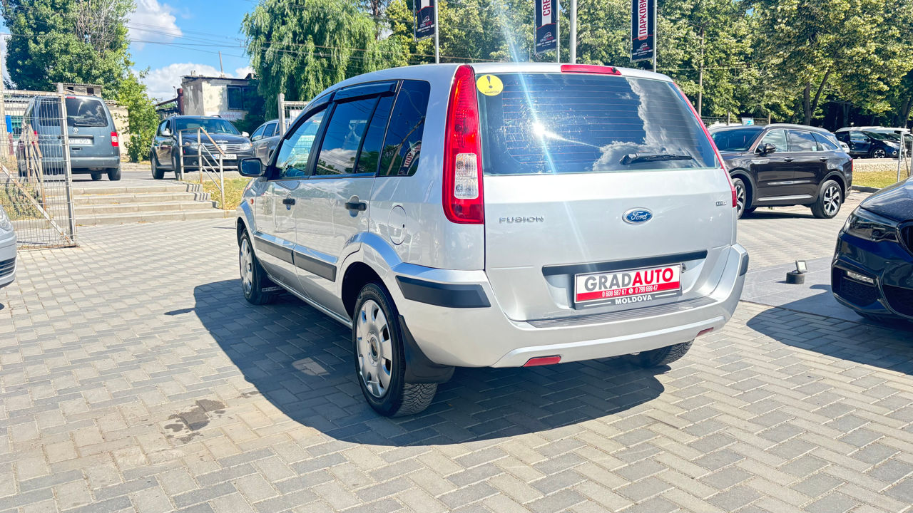 Ford Fusion фото 7