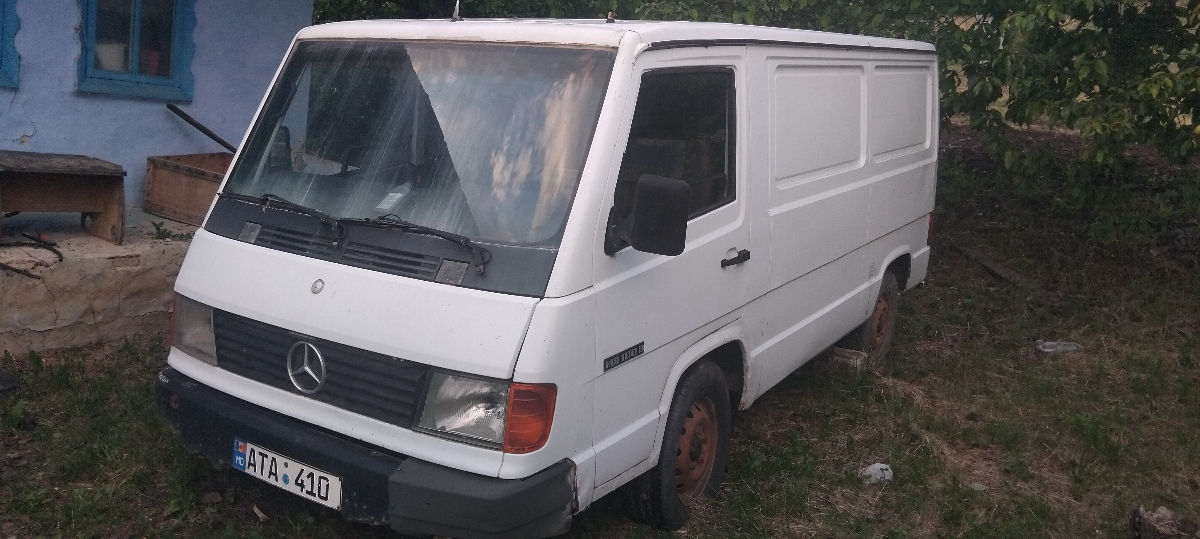 Mercedes D100 фото 0
