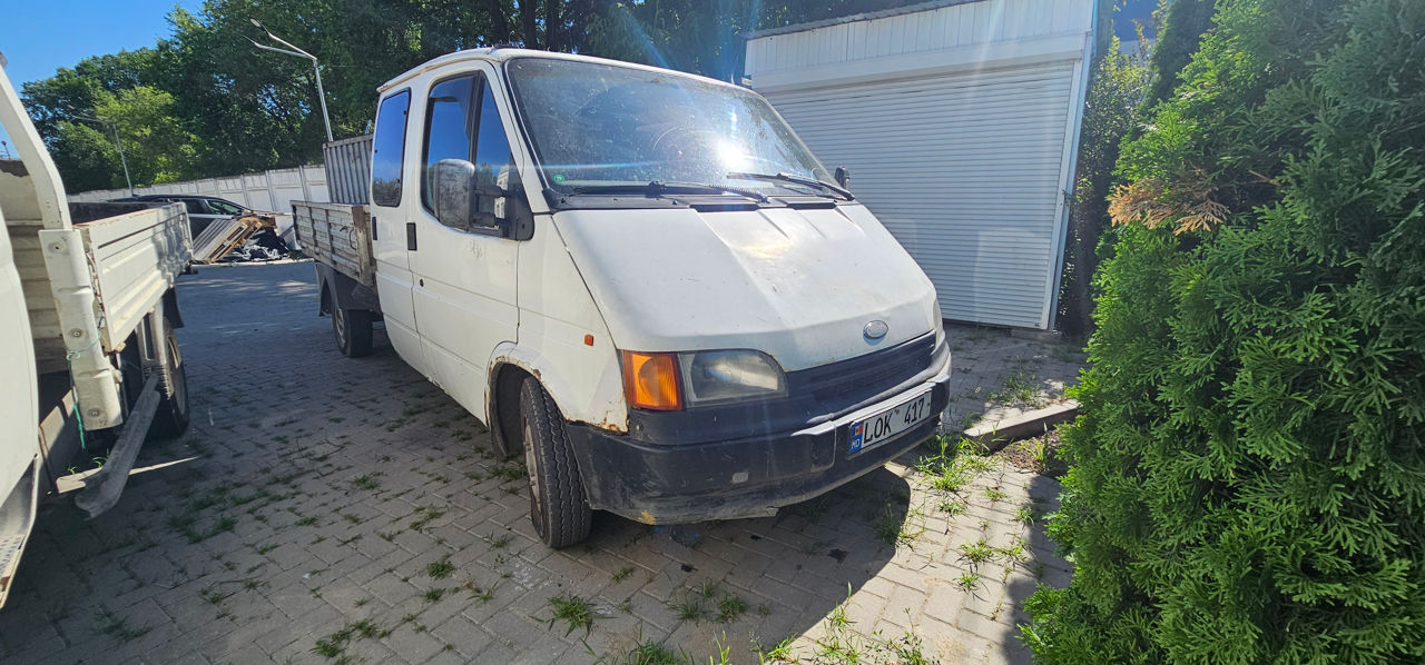 Ford  Tranzit  фото 0