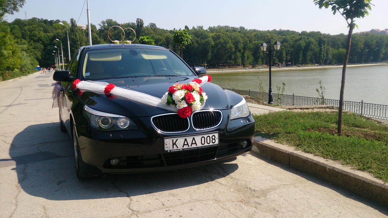 BMW! Красивая, комфортная машина! Есть две одинаковые машины. Весь день-  899 лей (Всё включено)