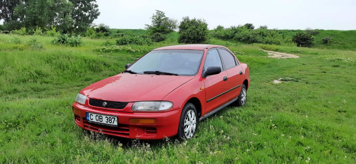 Mazda 323 foto 4