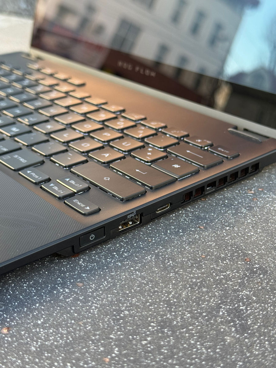 ROG Flow X13 AMD Ryzen 9 6900HS with Radeon Graphics 3.30 GHz foto 2
