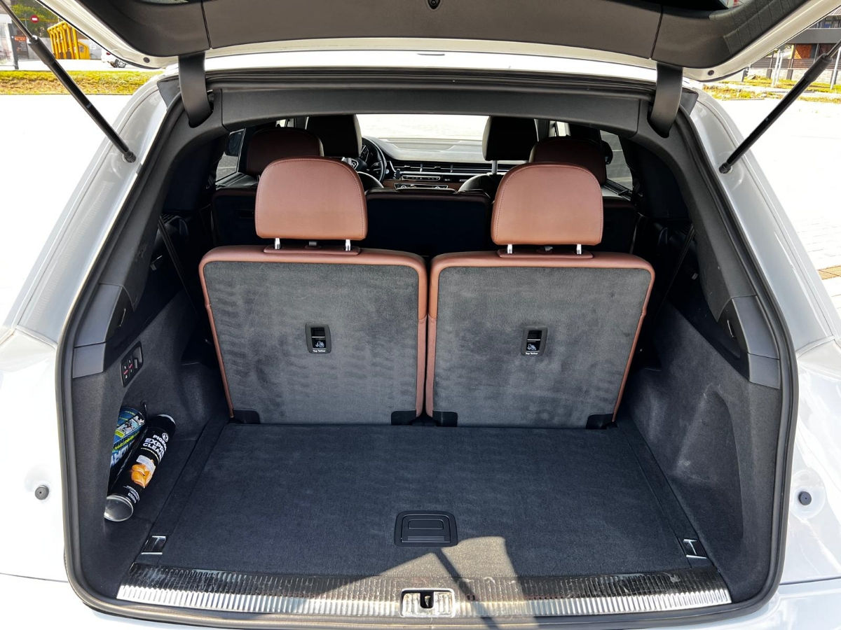 Audi Q7 фото 8