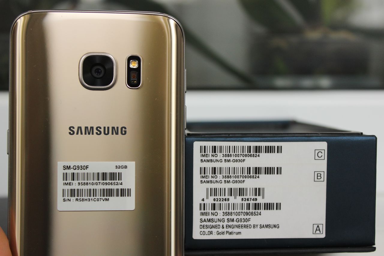 Пробить номер самсунг. Samsung Galaxy s7 Edge IMEI. SM-g935f IMEI. G800f IMEI. Где на коробке телефона указан серийный номер на самсунге.