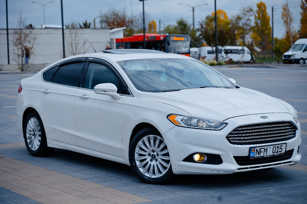 Ford Fusion foto 2