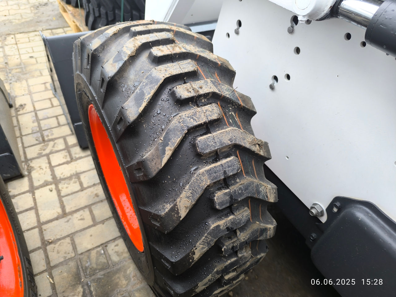 Мини погрузчик Bobcat 863 Turbo фото 5