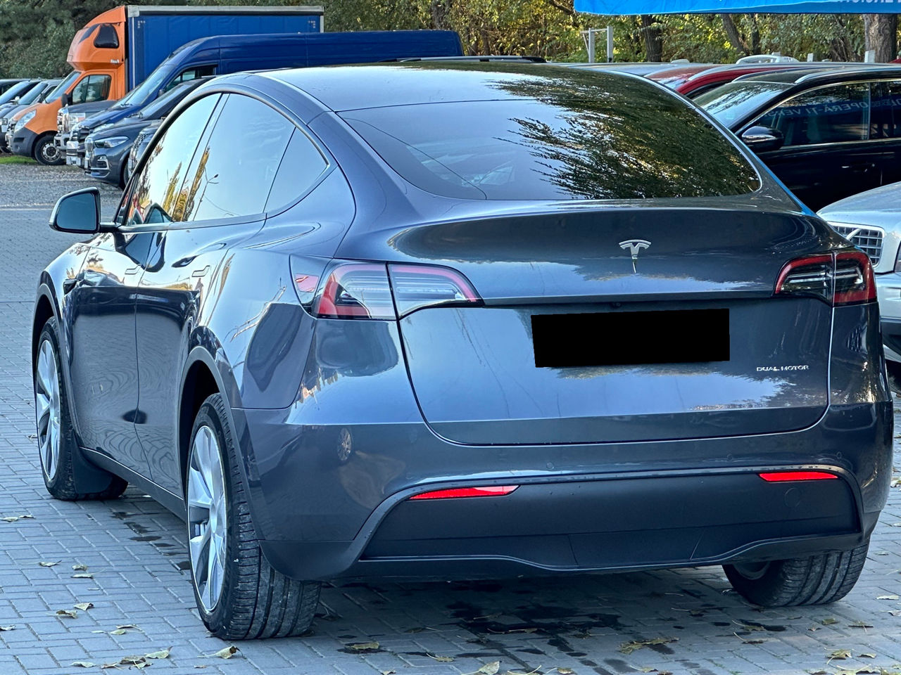 Tesla Model Y foto 2