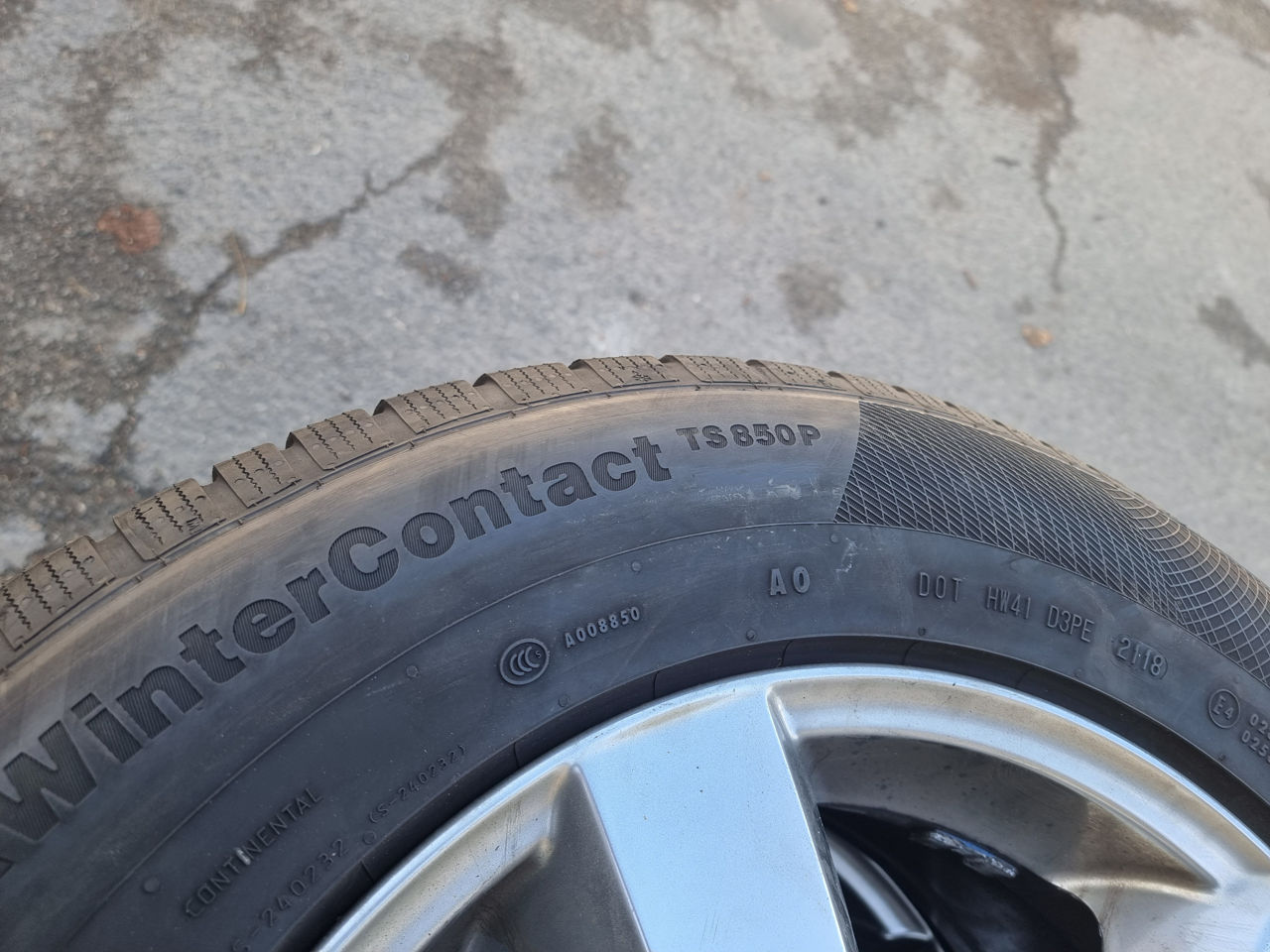 235 65 R17 Continental