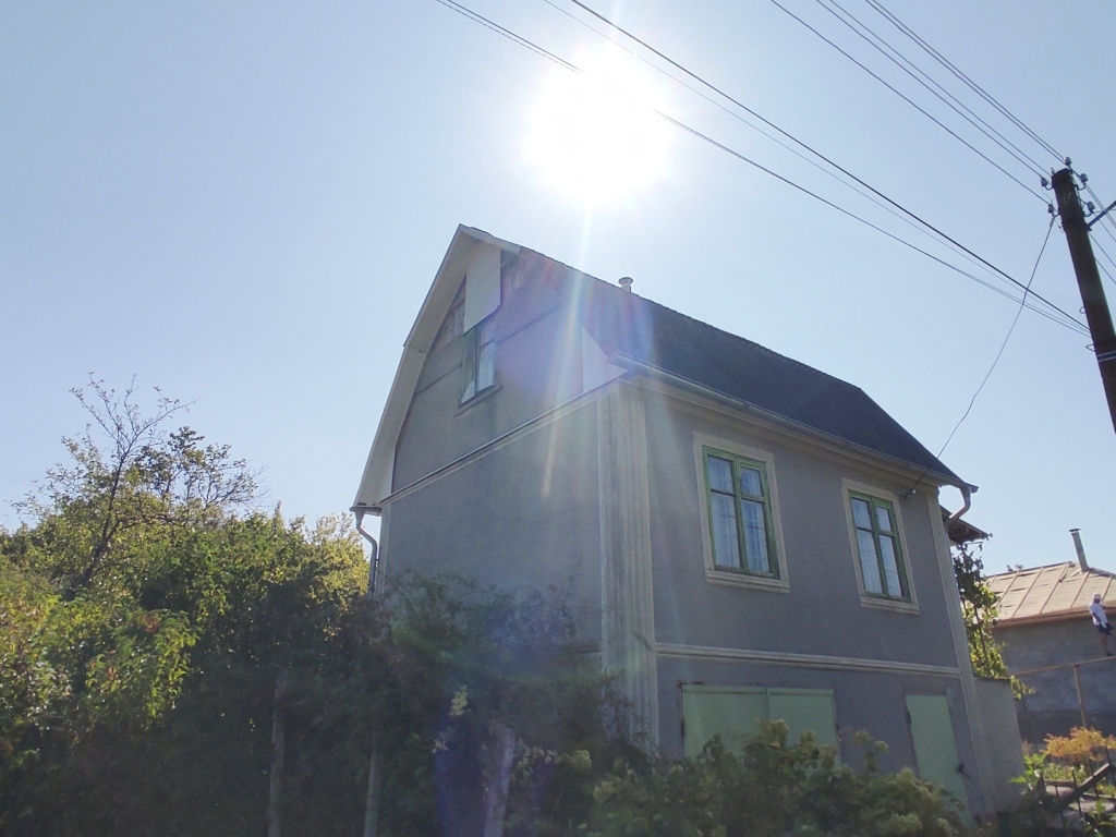 Продам дачный участок с домом в с.Суручены (s.Suruceni), r-ul Ialoveni.