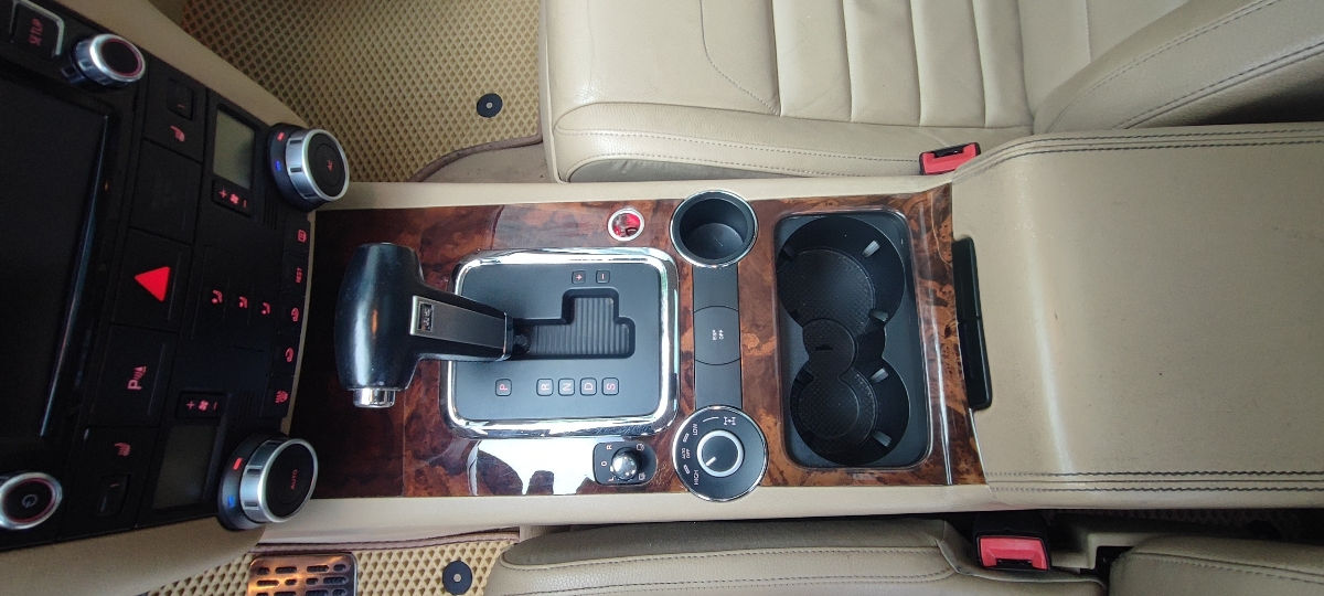 Volkswagen Touareg foto 8