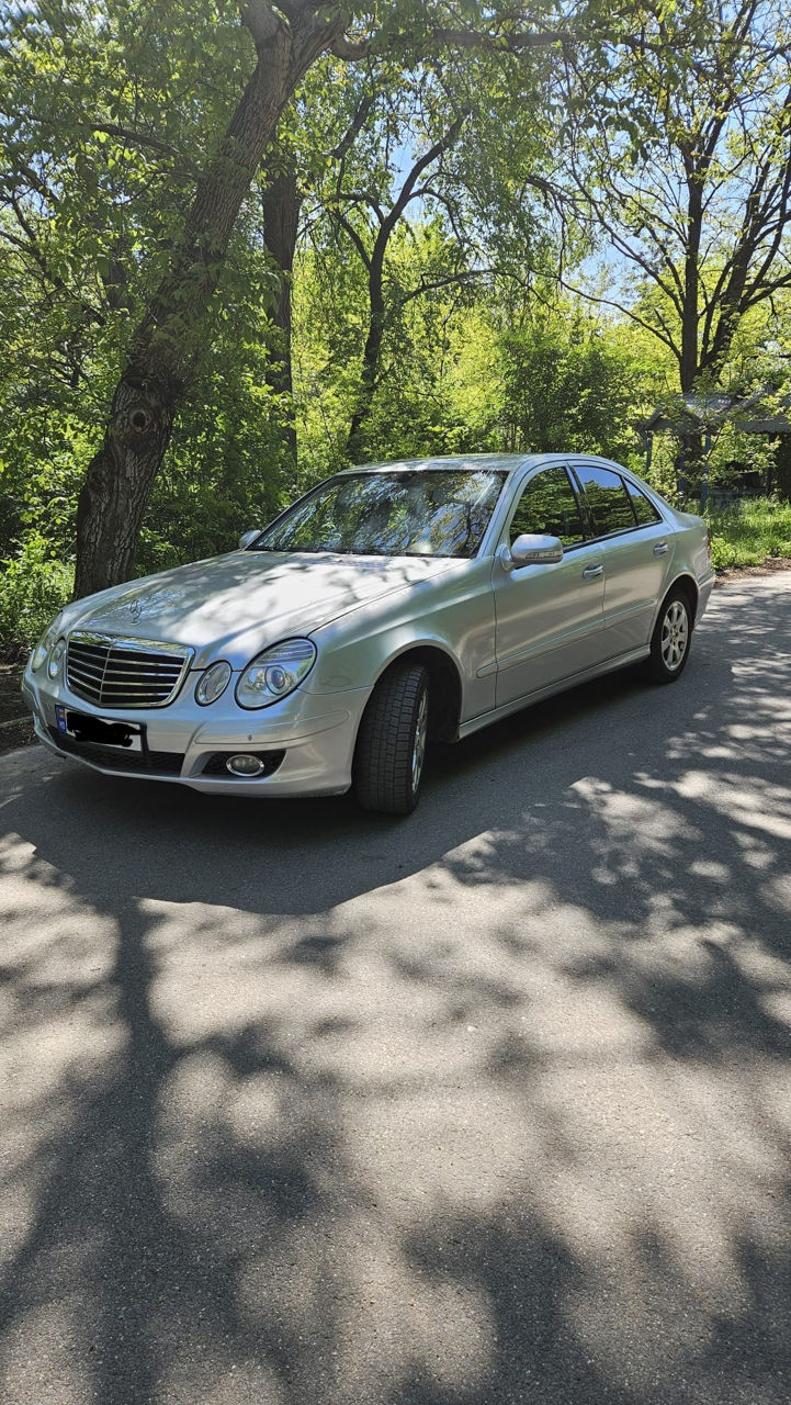 Mercedes E-Class foto 0