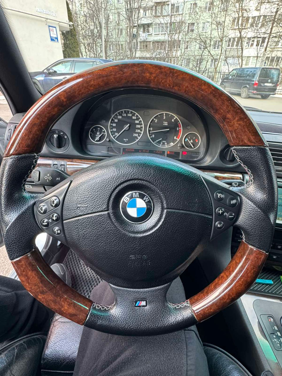 BMW 7 Series фото 8