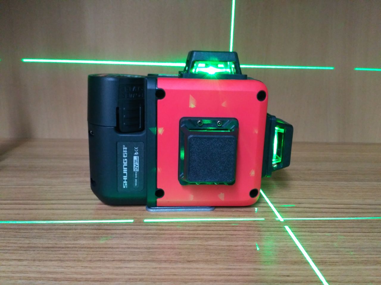 Лазерный уровень Shijing 7859E с лазерами Sharp Japan и двумя аккумуляторами foto 5