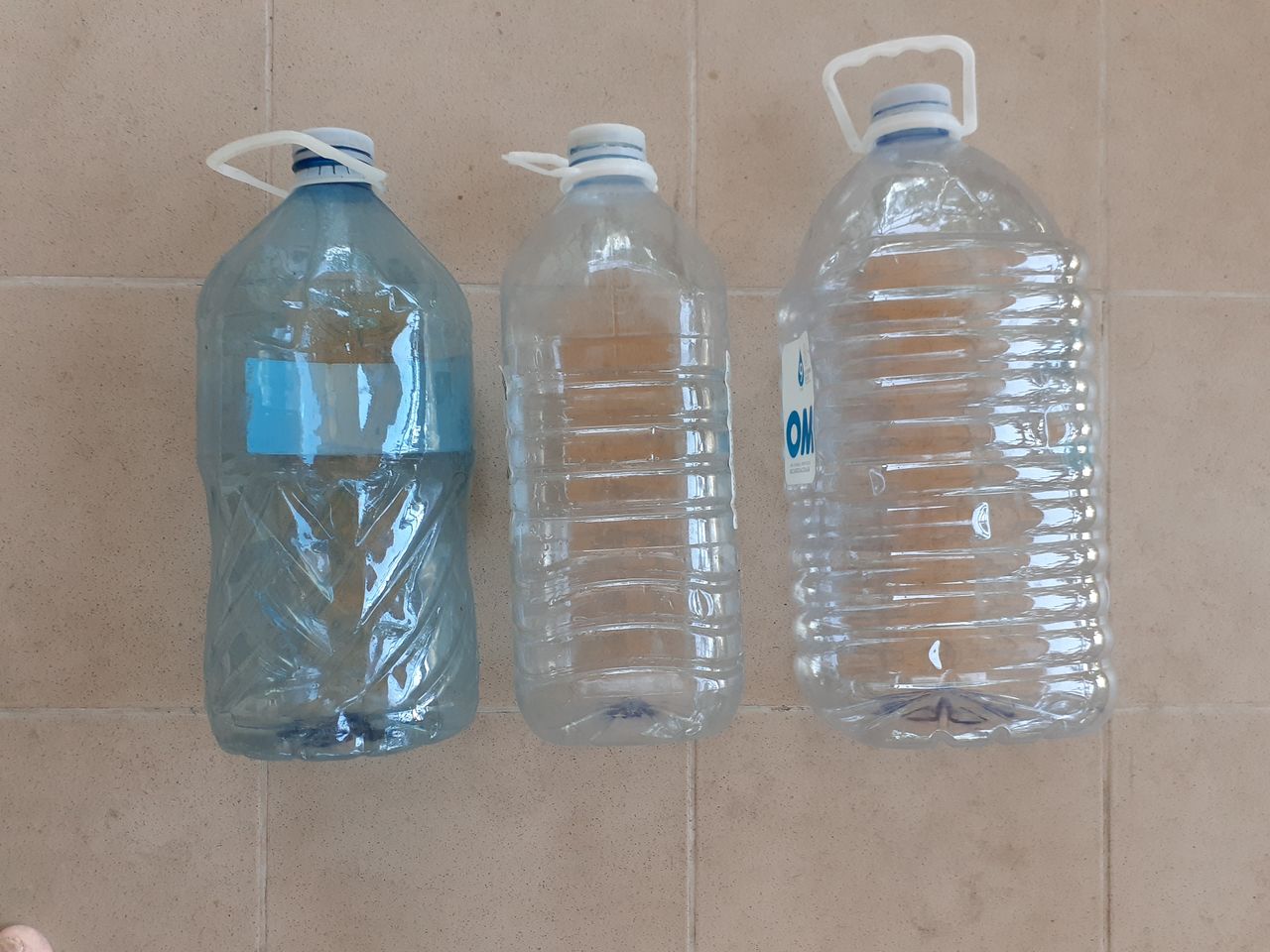 Сколько стоит литровые бутылки. Бутылка ПЭТ 35 литров. ПЭТ бутылка 20 литров. Бутылка 10 литров пластиковая. Бутылка воды 5 литров.