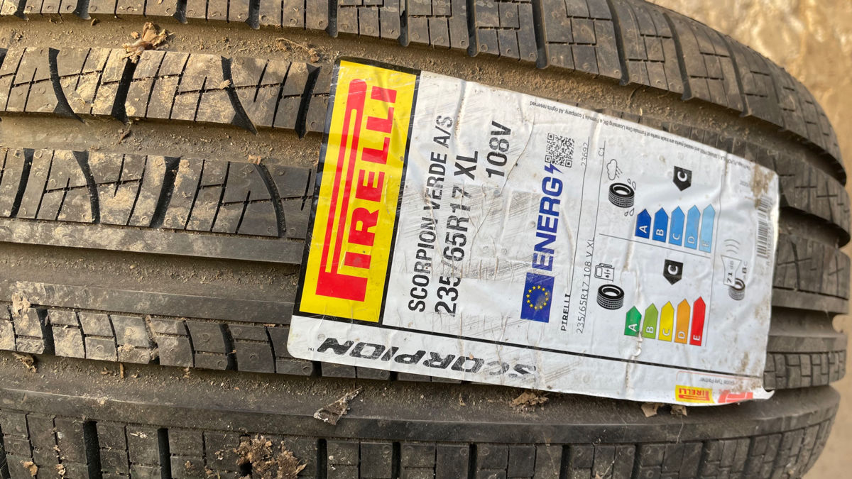 Pireli 235 65 R17 foto 0