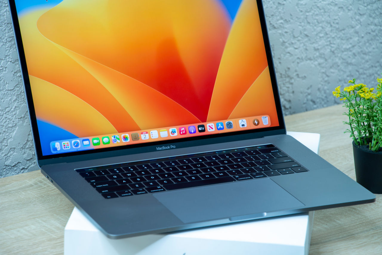 Macbook Pro 15 2018/ Core I7 8850H/ 16Gb Ram/ Radeon Pro 560X/ 500Gb SSD/ 15.4" Retina/ 195Cycles!!! foto 3