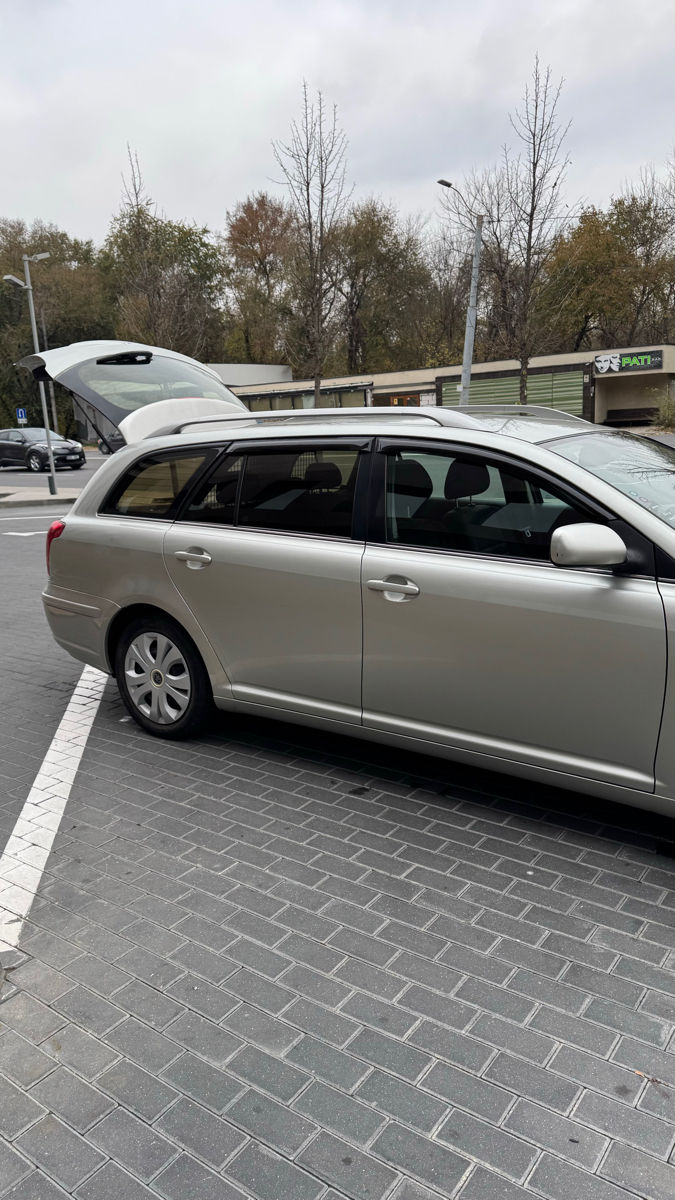 Toyota Avensis foto 3