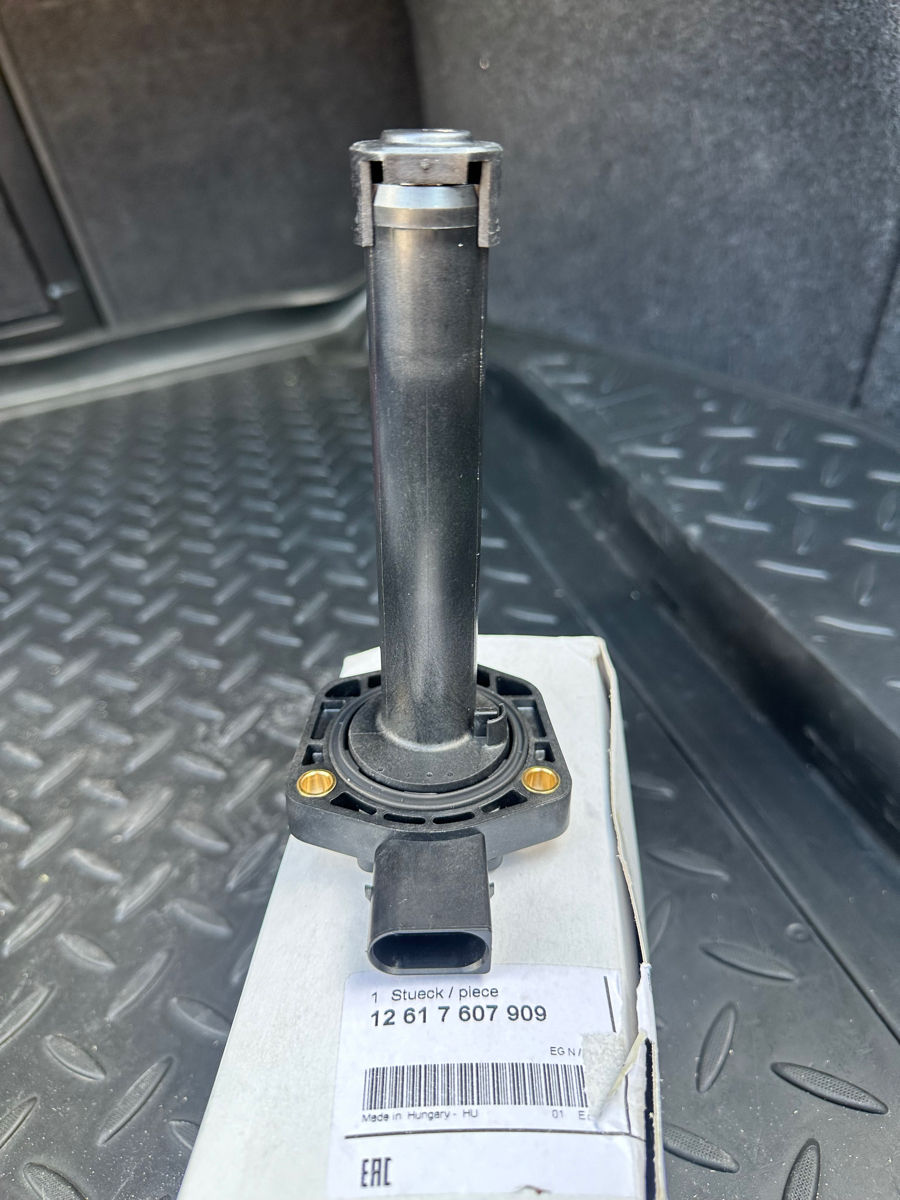 Senzor nivel ulei BMW E60/F10/E70 2.0 diesel 3.0 diesel / датчик уровня масла foto 2