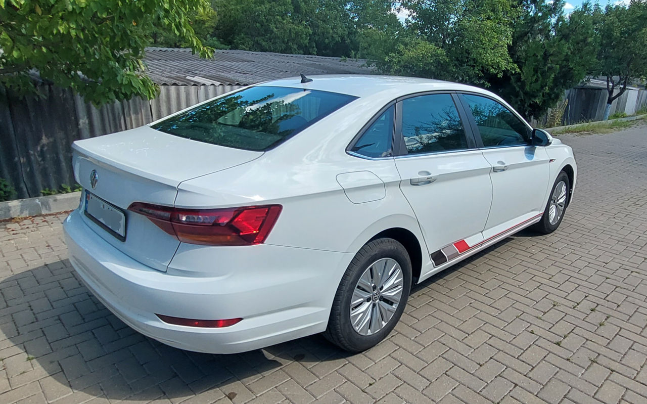 Volkswagen Jetta фото 3
