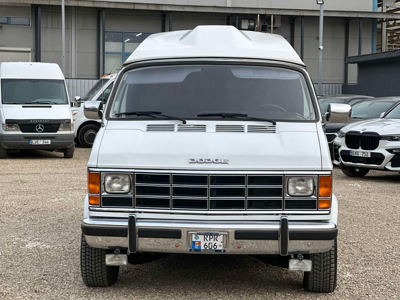 Dodge Ram Van фото 1