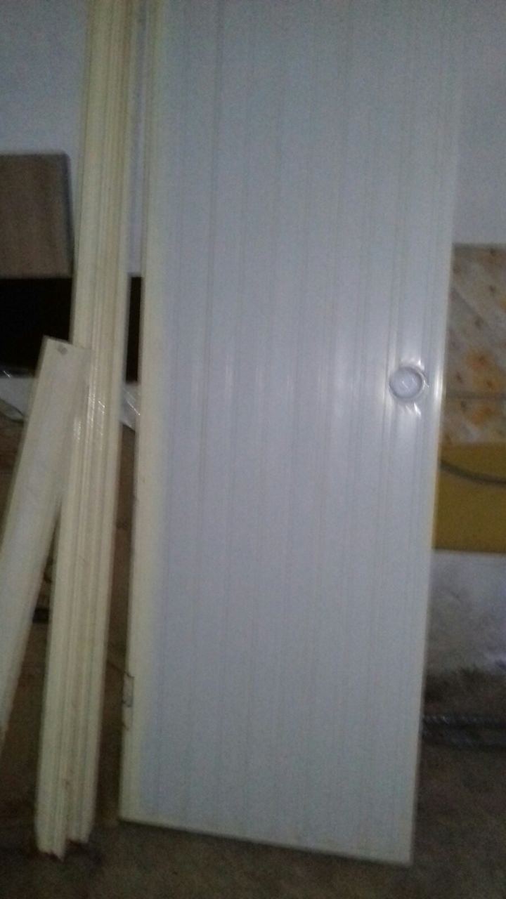 Дверь для ванной для стройки или дачи