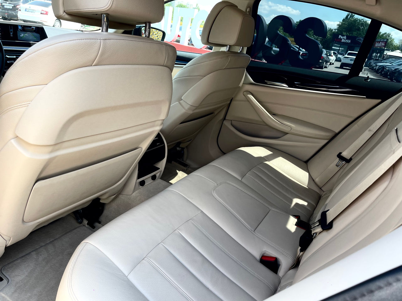 BMW 5 Series foto 9