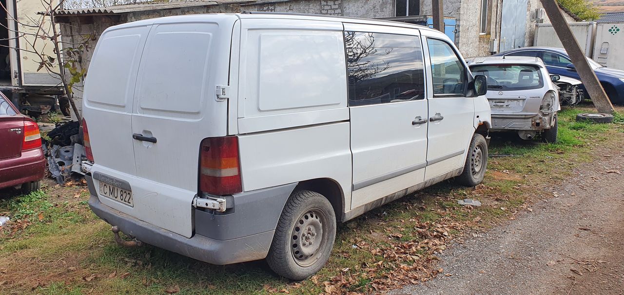 Dezmembrez Mercedes Vito( W639) foto 3