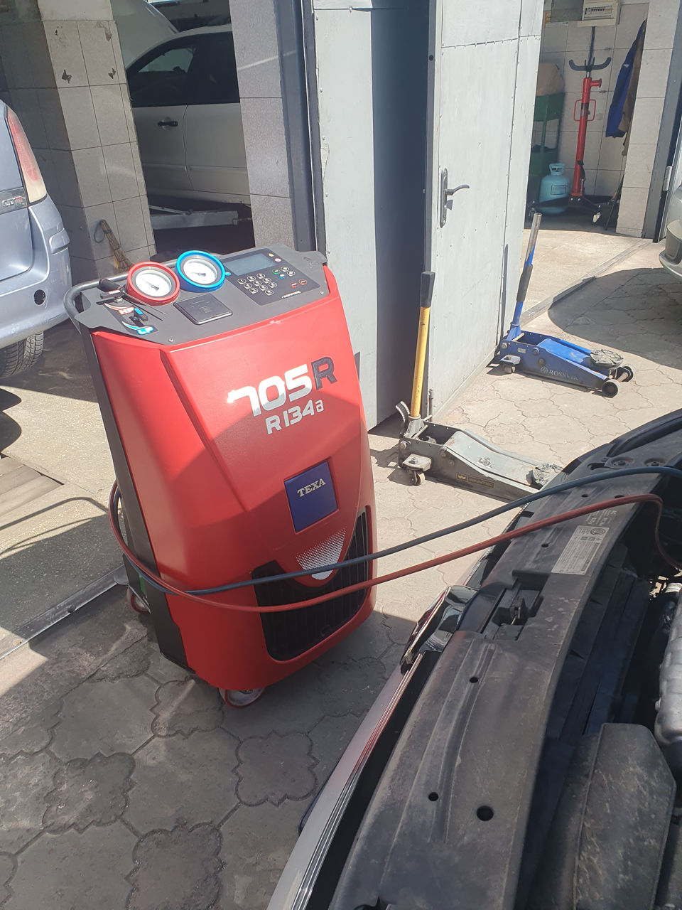 Заправка авто кондиционеров Freon (134) (1234)  ул. Георге Асаки 38/1 , Шинный двор (Mobil Centru) foto 1