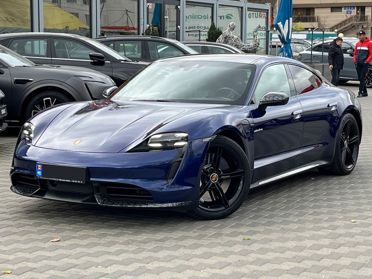 Porsche Taycan foto 0