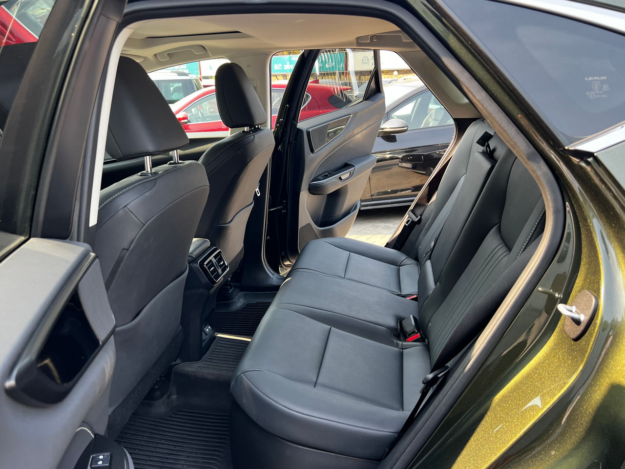 Lexus NX Series foto 16