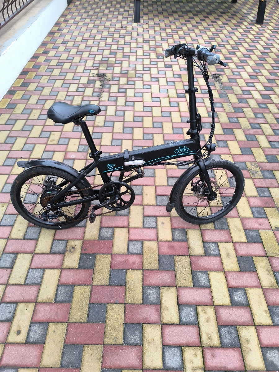 Bicicletă electrică foto 0