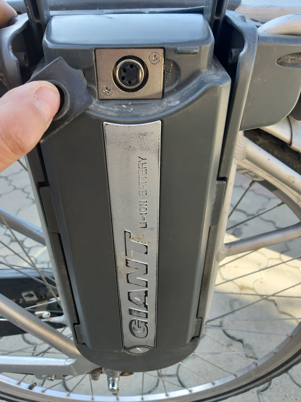 Bicicleta Electrică ,,giant" foto 3