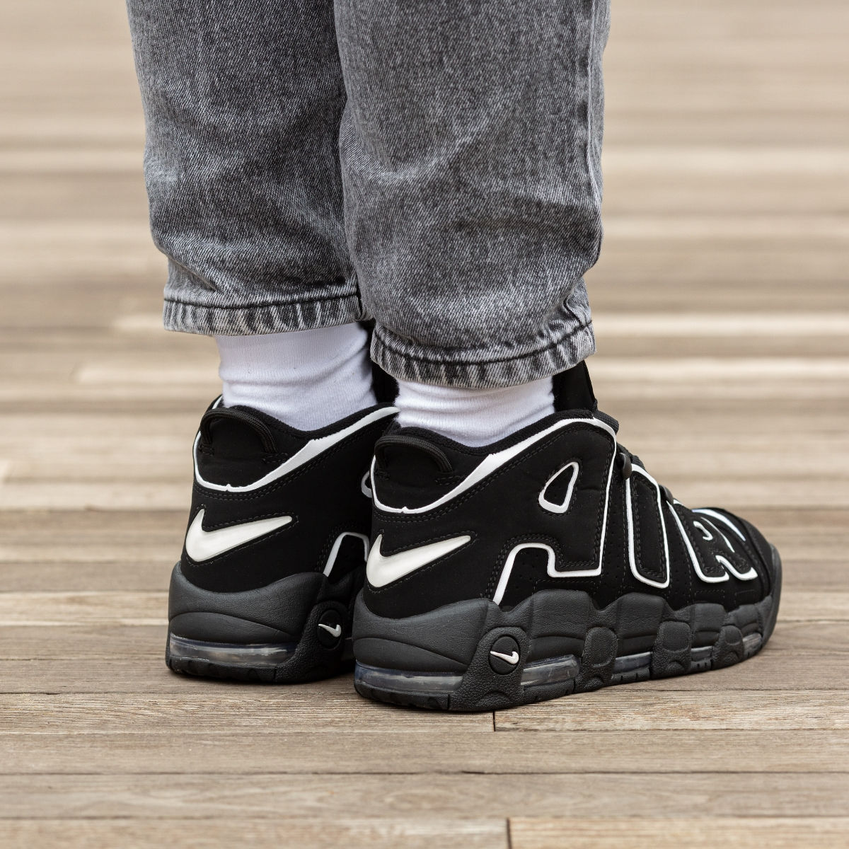 Nike Air More Uptempo Black/White Unisex foto 8