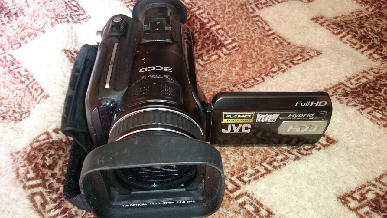 JVC камера- модель- 7 е с ж.д.- 60 GB, Sony - 200 c видео проектором ...