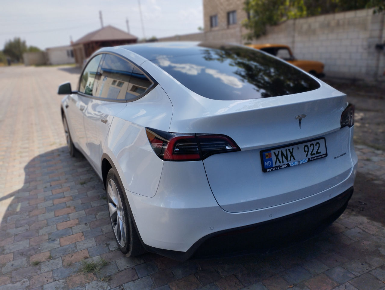 Tesla Model Y foto 6