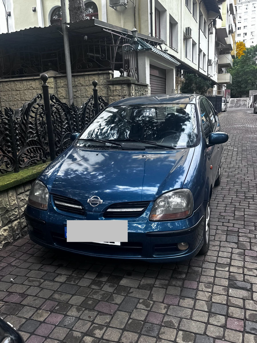 Nissan Almera Tino 2001 г. с пробегом 180000 км, Бензин, 3500 €
