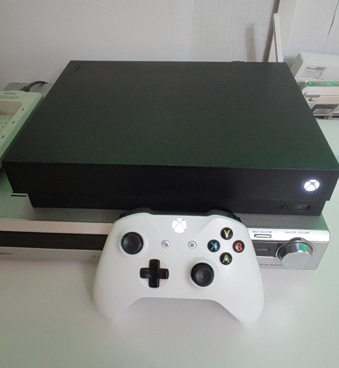 XBOX One X 4K 1000GB джойстик 100игр