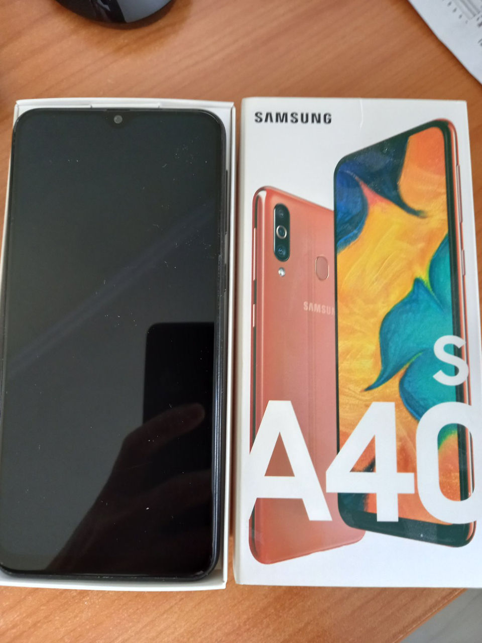 Samsung A40s (6 GB RAM si 64 GB ROM)