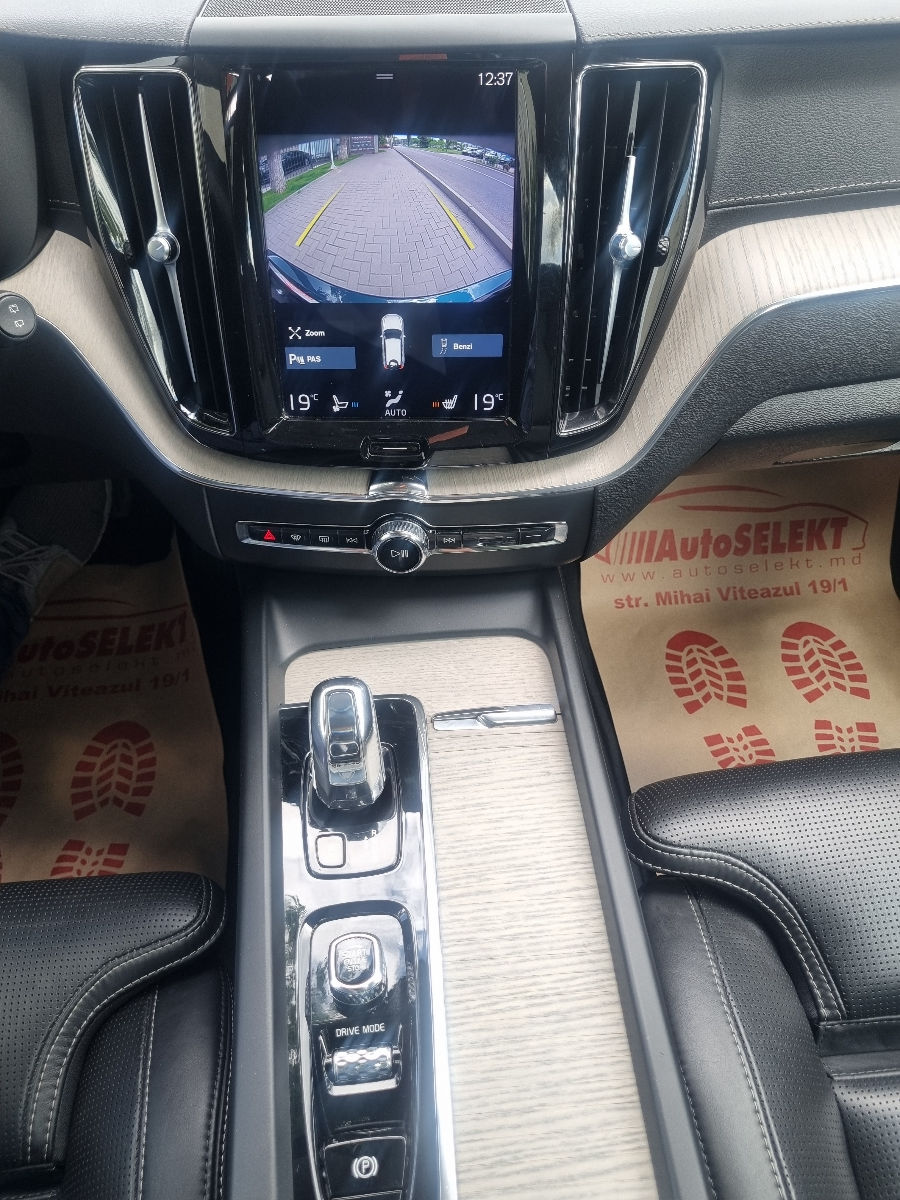 Volvo XC60 2019 photo 15