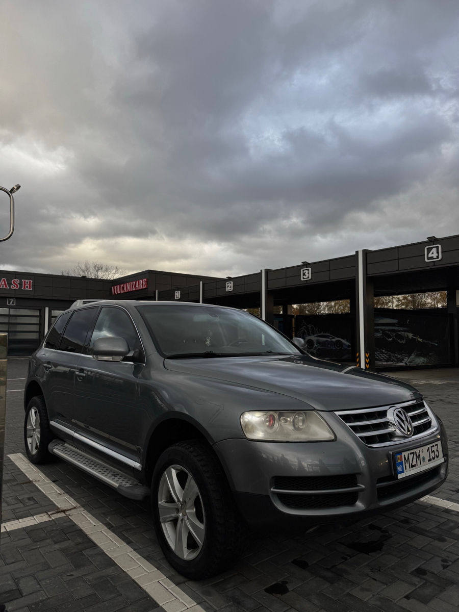 Volkswagen Touareg фото 0